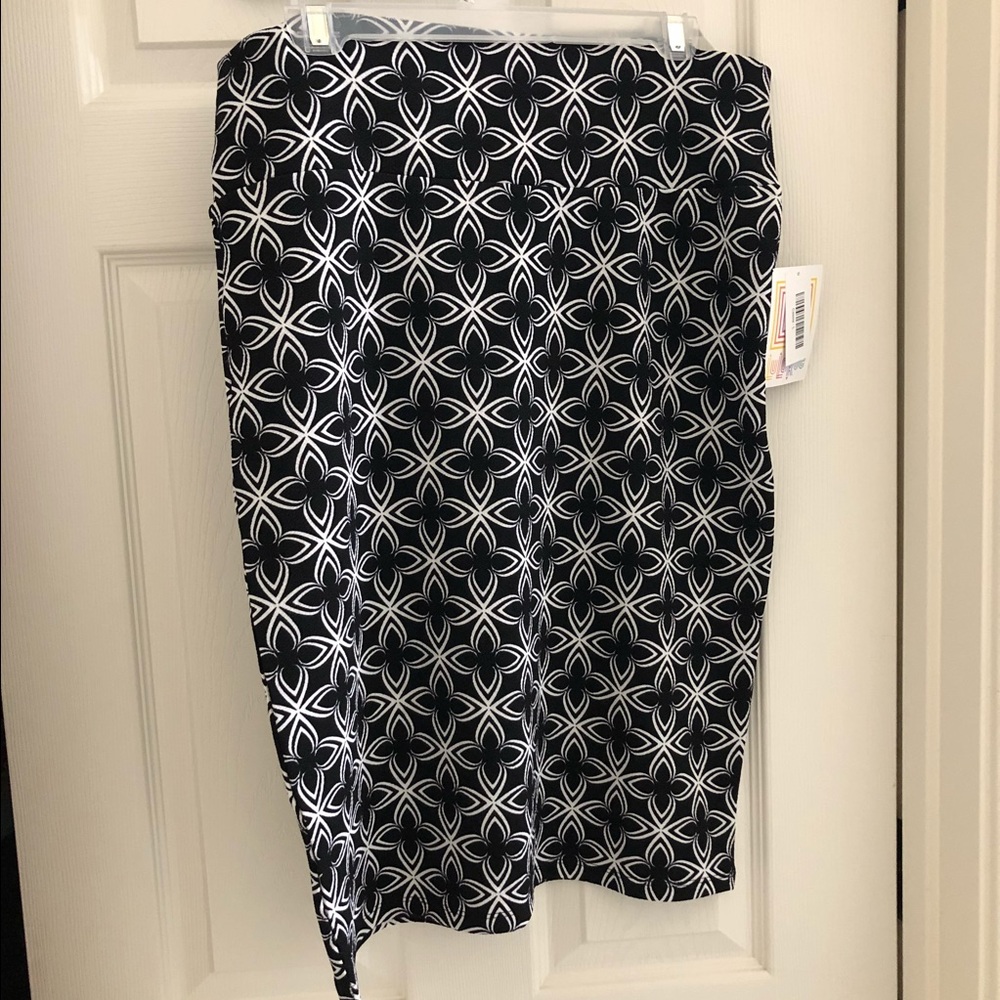 Brand new Lularoe Cassie skirt
